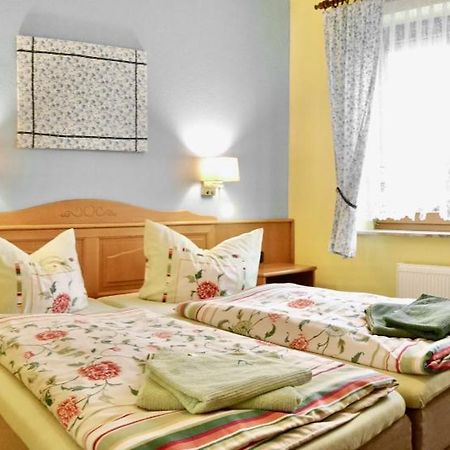 Pension Gruenes Herz Tonndorf Bagian luar foto