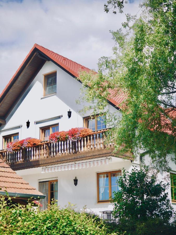 Pension Gruenes Herz Tonndorf Bagian luar foto