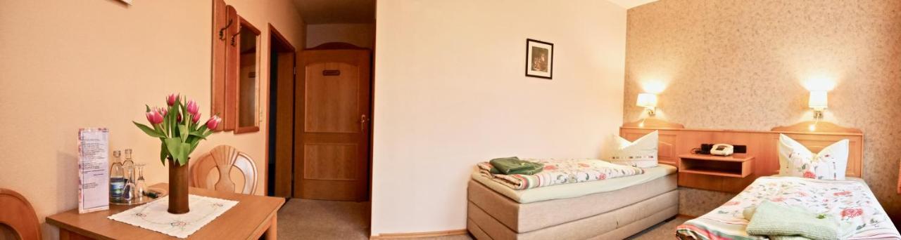 Pension Gruenes Herz Tonndorf Bagian luar foto